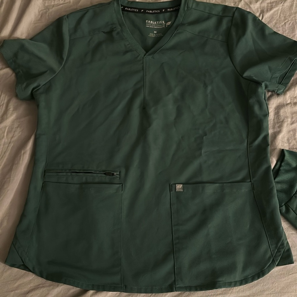 Fabletics Mode Scrub Top-Gentle used,non-smoking home,no stains